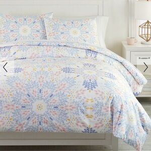 Pottery Barn teen Shelby Medallion organic Duvet Cover & 2 shams
